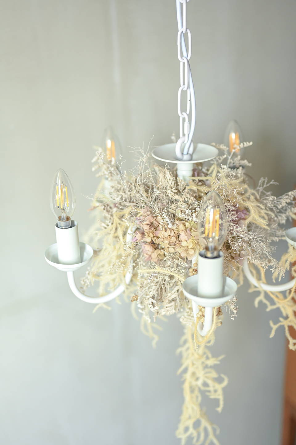 ホワイトドライフラワーのシャンデリア